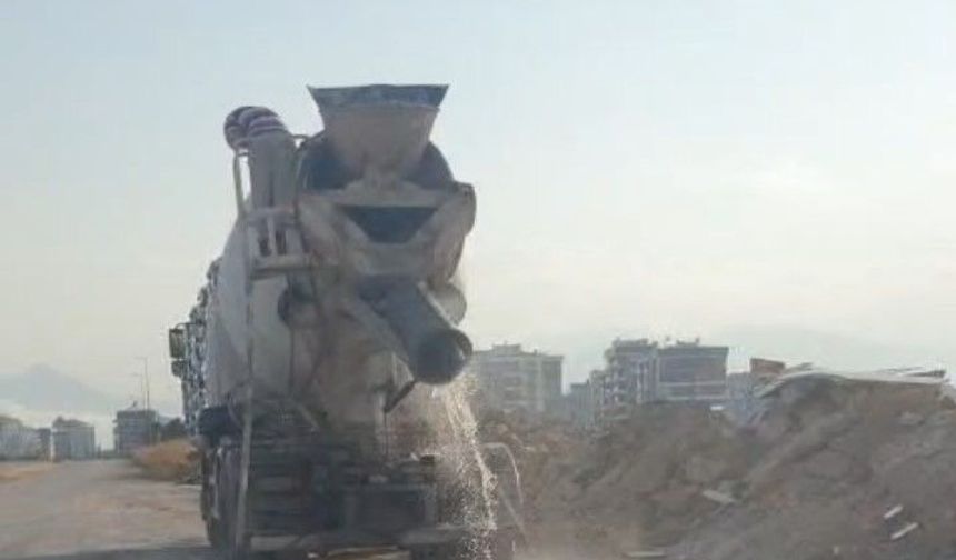 Kepez'de vatandaşın çevreyi kirletirken görüntülediği beton mikserine 200 bin TL idari para cezası uyguladı