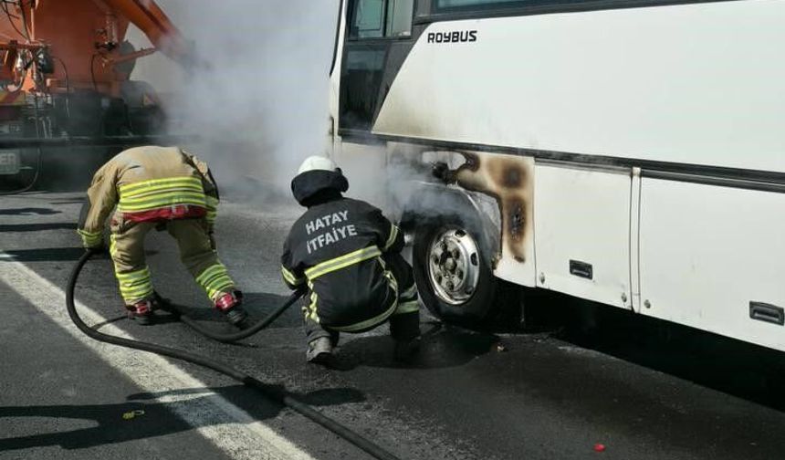 Otobüste çıkan yangını itfaiye ekipleri büyümeden söndürdü