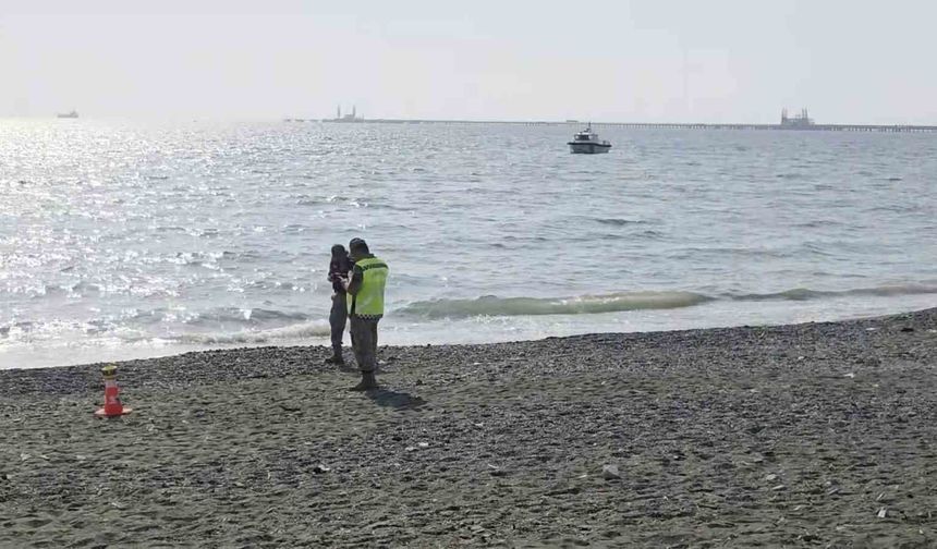 Vatandaşların Akdeniz'de ceset gördük ihbarı ekipleri harekete geçirdi