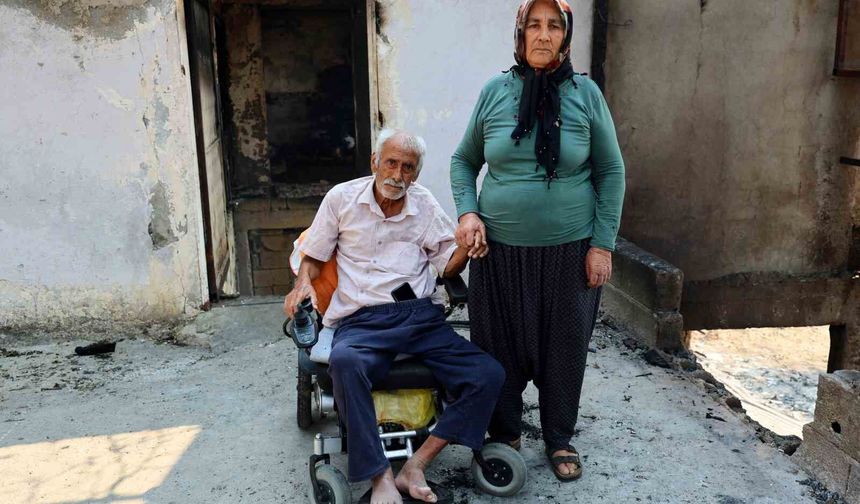 Yangında evleri küle dönen yaşlı çift: 'Bütün hatıralarım yandı'