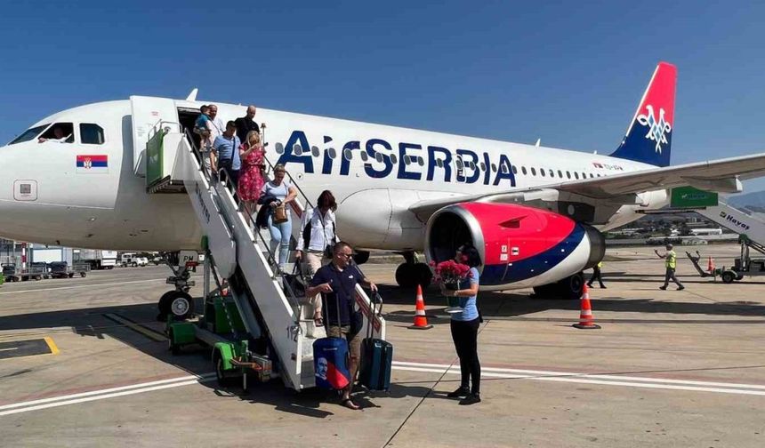 Yılın ilk sırp turist kafilesi Gazipaşa-Alanya Havalimanı’na geldi
