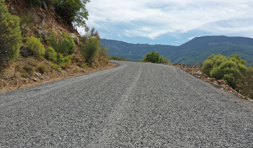Üçkonak’ta 30 yıl önce açılan yol ilk kez asfaltla buluştu